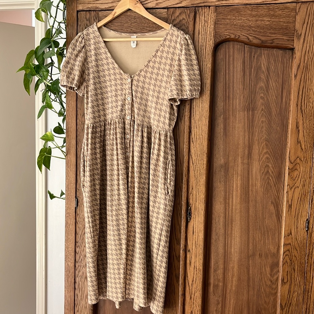 Kate Quinn midi dress